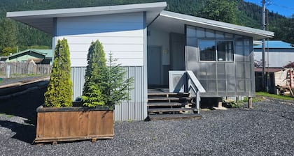 'The Bunkhouse' Apt. Suite E 3 bedroom