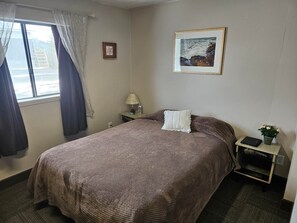 Room - 'The Bunkhouse' Apt. Suite E 3 bedroom (Craig)