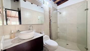 Standard Studio, Garden View | Bilik Mandi