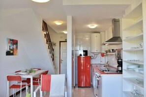 Fridge, microwave, oven, stovetop - Front line duplex - La Arena 4607 (Arnuero)