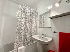 Hair dryer, towels - Front line duplex - La Arena 4607 (Arnuero)