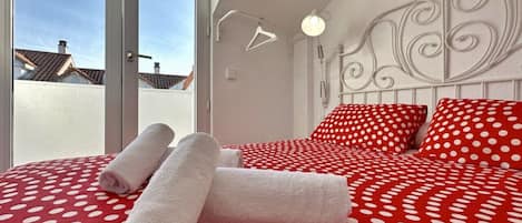 Iron/ironing board, WiFi, bed sheets