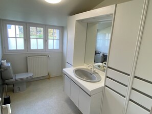 Hair dryer - Charming house with garden in Monterblanc (Monterblanc)