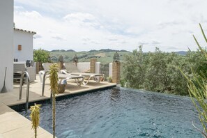 Pool - Dar Hajra, villa para couples with spectacular views of the Sierra de Grazalema (Montecorto)