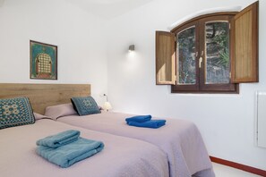 2 bedrooms, WiFi, bed sheets - Dar Hajra, villa para couples with spectacular views of the Sierra de Grazalema (Montecorto)