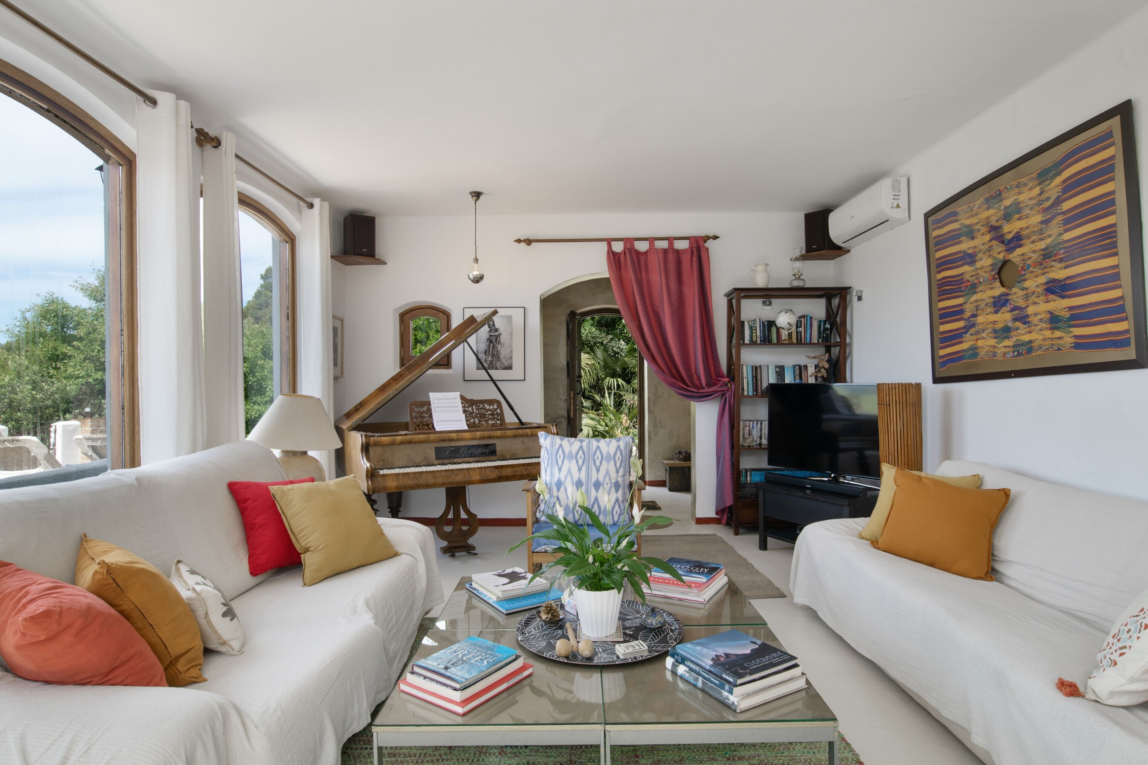TV, fireplace, stereo