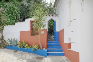 Property grounds - Dar Hajra, villa para couples with spectacular views of the Sierra de Grazalema (Montecorto)