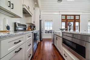 Microwave, oven, stovetop, dishwasher -  Admiral’s Quarters - 3BR/2BA River Dunes - Pool, Marina, Bikes & Kayaks - New (Oriental)