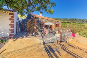 Exterior - Casa El Algarrobo – Home above the clouds with sea views (Puntagorda)