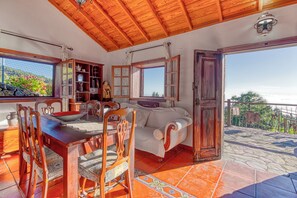 Dining - Casa El Algarrobo – Home above the clouds with sea views (Puntagorda)