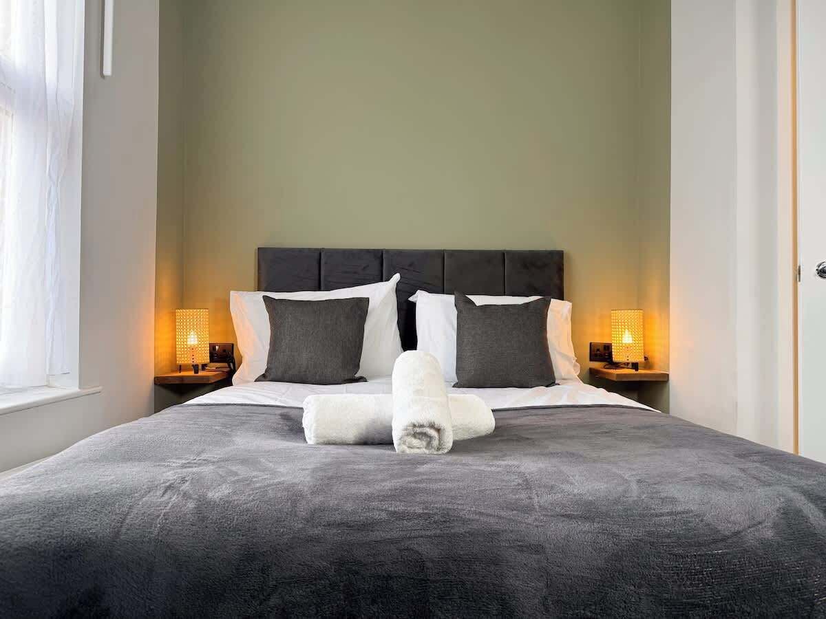 4 bedrooms, WiFi, bed sheets
