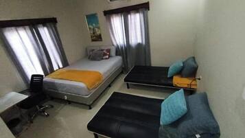 Iron/ironing board, WiFi, bed sheets