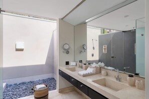 Shower, hair dryer, towels, soap - Casa Siriyana: Luxury 3BR Villa, Private Pool, Chef & Concierge - Lagos del Mar (Punta Mita)