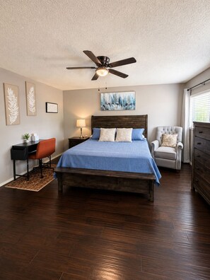 3 bedrooms, desk, iron/ironing board, free WiFi - Family Retreat Near Randolph AFB, Patio & Comfort (Converse)