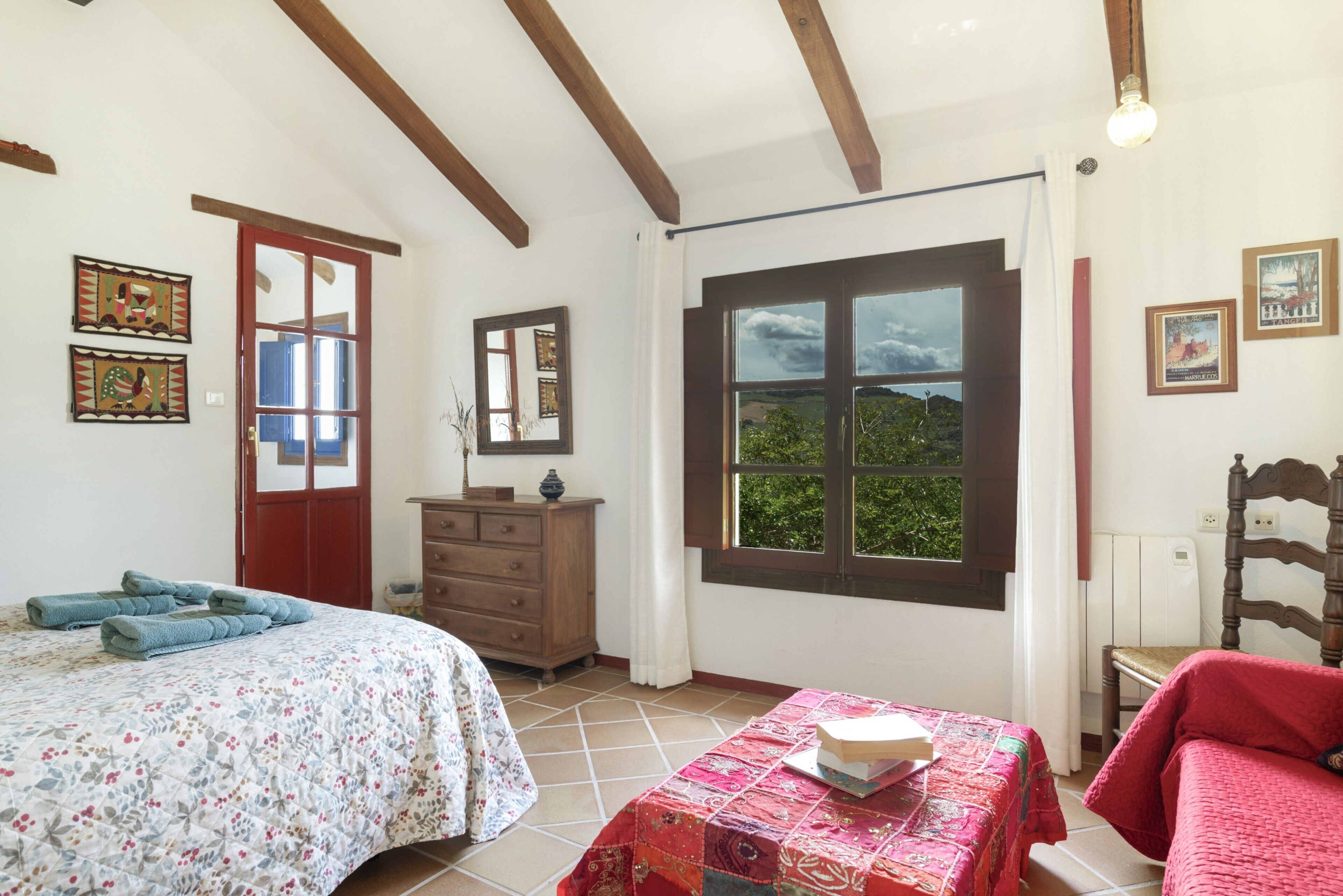4 dormitorios, tabla de planchar con plancha, wifi y ropa de cama