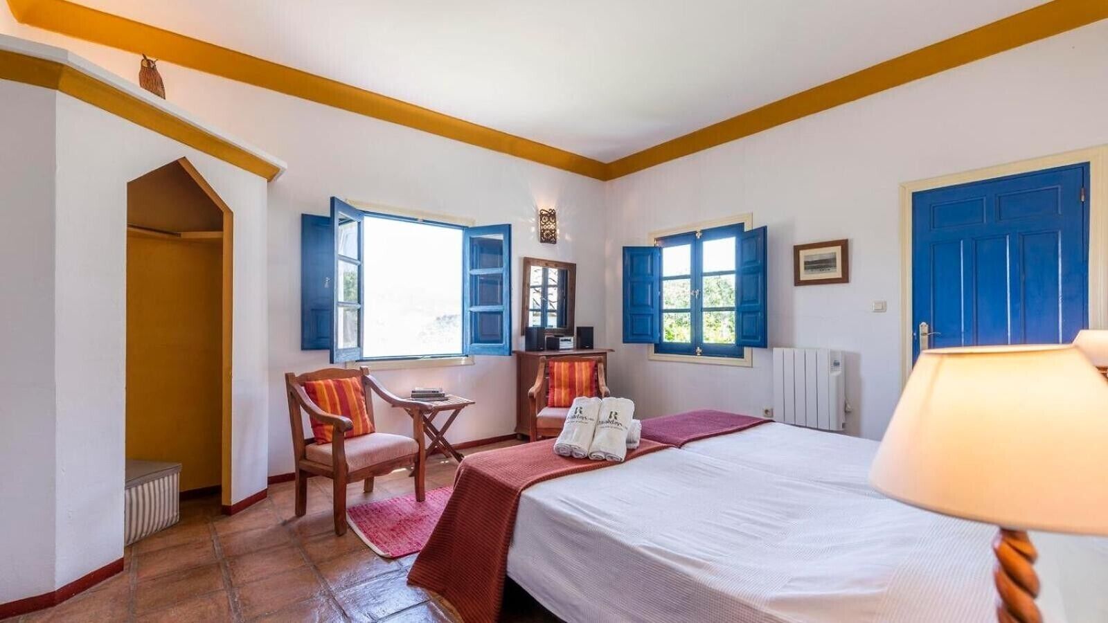 4 dormitorios, tabla de planchar con plancha, wifi y ropa de cama