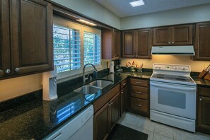 Fridge, microwave, oven, stovetop - Stunning lakeside condo in Hound Ears community. Convenient to both Boone and Bl (Boone)