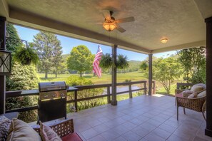 Terrace/patio - Stunning lakeside condo in Hound Ears community. Convenient to both Boone and Bl (Boone)