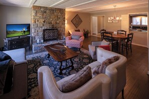 Living area - Stunning lakeside condo in Hound Ears community. Convenient to both Boone and Bl (Boone)