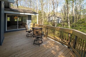 Terrace/patio - Serene mountain retreat nestled within a wooded section of the Hound Ears commun (Boone)
