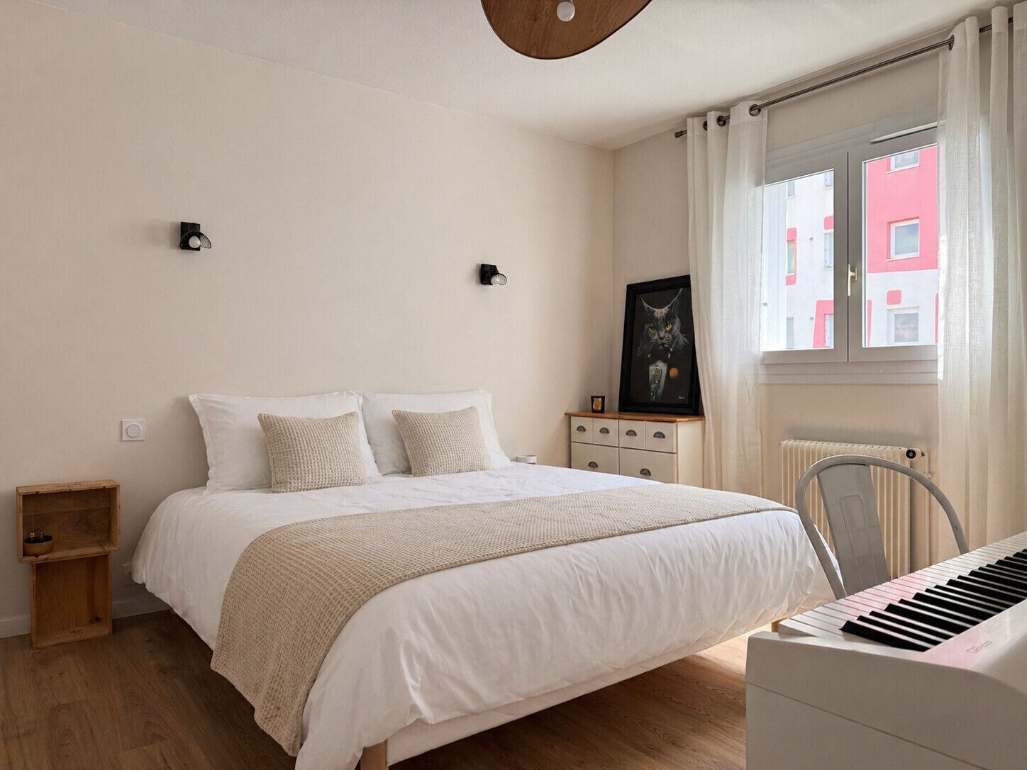 Iron/ironing board, free WiFi, bed sheets