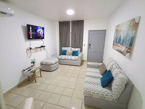 Living area - |Your Home Away from Home| Apartment ZonaRio B4 (San Pedro Sula)