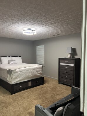 2 habitaciones, tabla de planchar con plancha, wifi y ropa de cama
