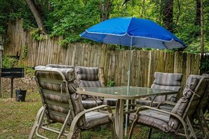 Outdoor dining - Cozy Rustic Cabin Close to Town w/Hot Tub & Games (Sevierville)