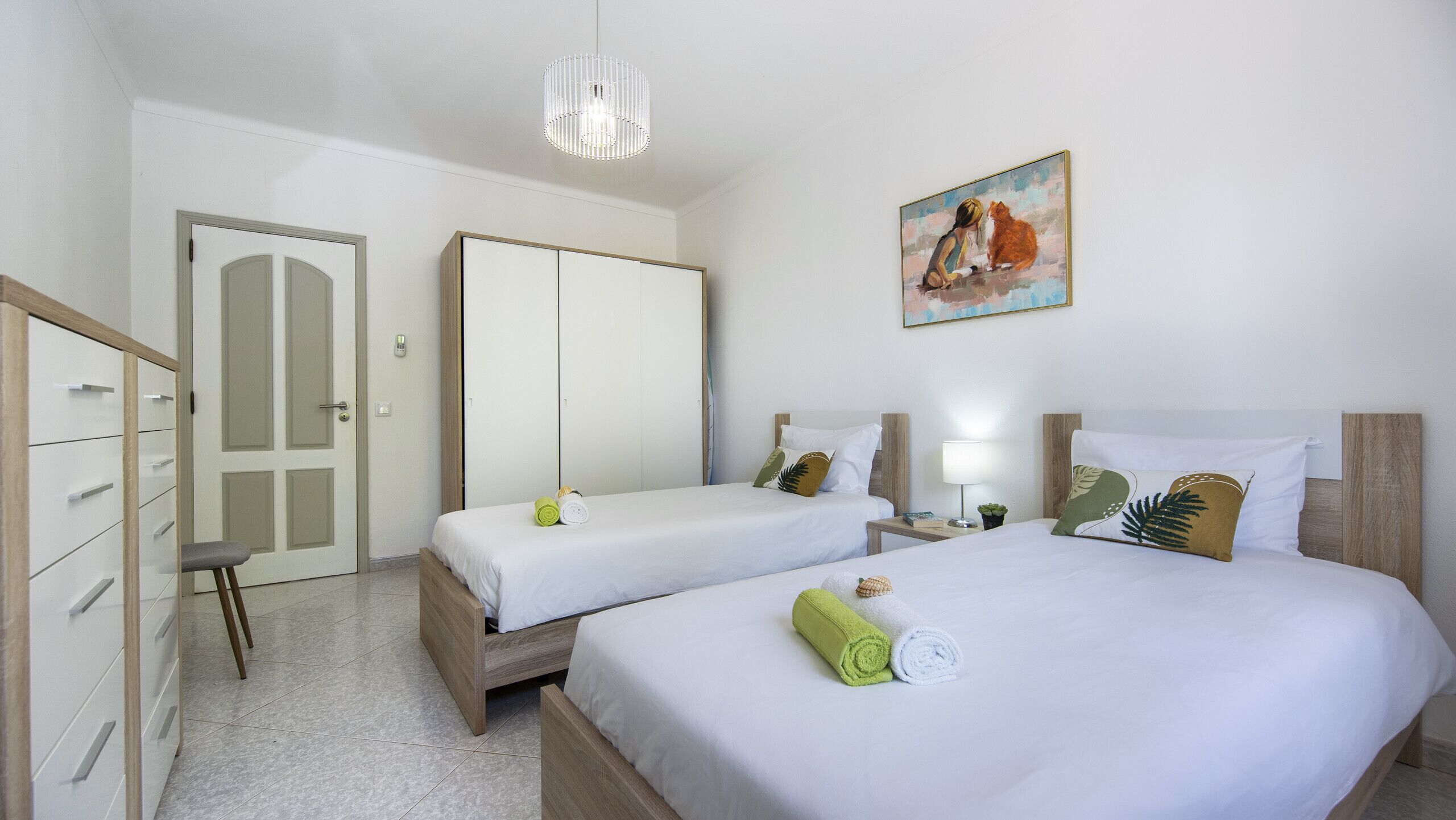 4 bedrooms, iron/ironing board, free WiFi, bed sheets