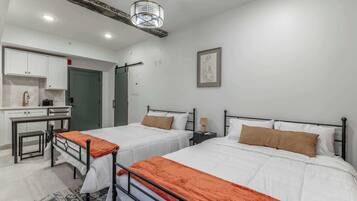 Iron/ironing board, WiFi, bed sheets