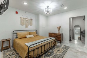 1 habitación, tabla de planchar con plancha, wifi y ropa de cama 