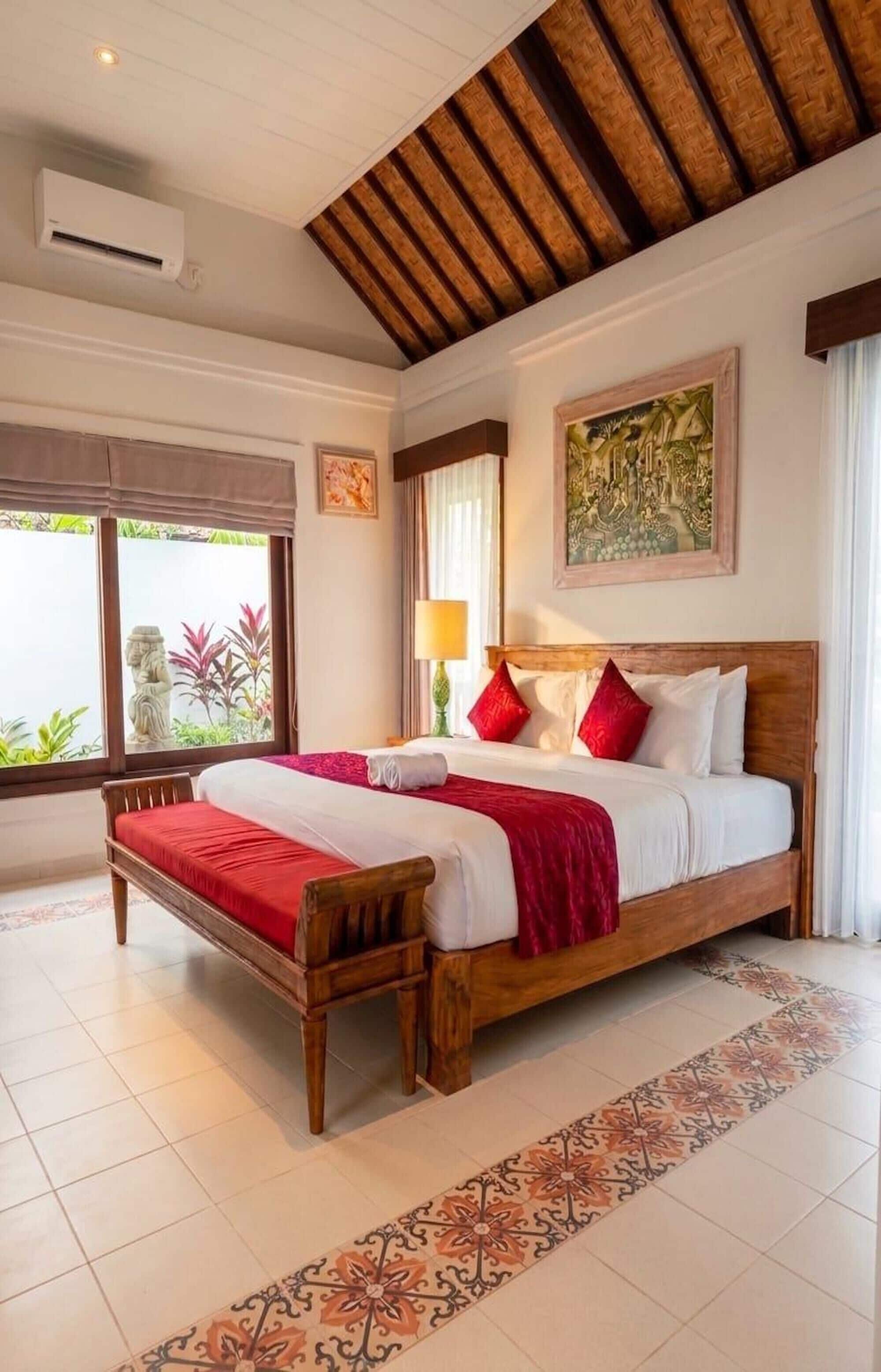 Classic Suite | In-room safe, blackout drapes, soundproofing, free WiFi