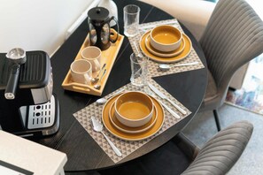 Dining - Modern & Spacious 1 Bedroom Preston Apartment (Preston)