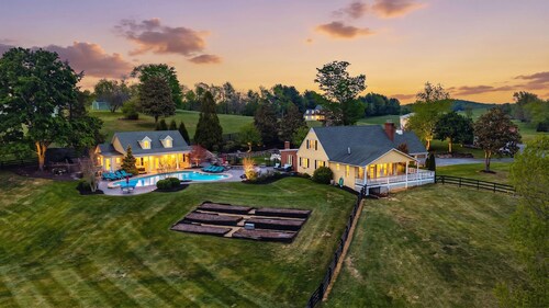 Shalom at Shenandoah | Pool, Sauna & Views