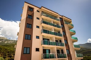 Exterior - Modern Premium-Class Apartments in Bečići, near the Sea (Bečići)