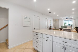 Interior - Unobstructed Gulf Views • Private Beach Access • Completely Remodeled (Destin)