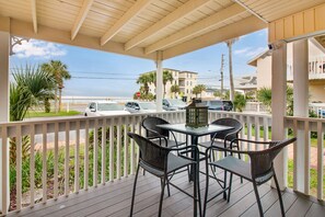 Outdoor dining - Unobstructed Gulf Views • Private Beach Access • Completely Remodeled (Destin)