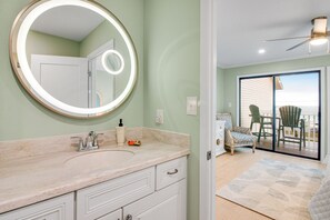 Interior - Unobstructed Gulf Views • Private Beach Access • Completely Remodeled (Destin)