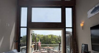 Romantic Waterfront Lodge on Fish River/Fairhope, Private Deck/Couples Retreat