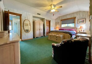 Room - Private Lakefront Home, 7-1/2 BR, Private Dock (Bass Lake)