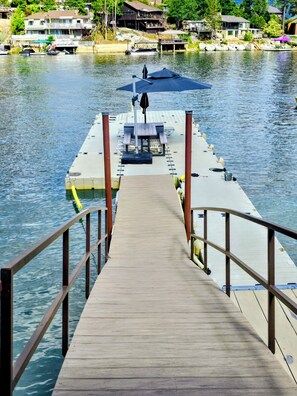 Marina - Private Lakefront Home, 7-1/2 BR, Private Dock (Bass Lake)