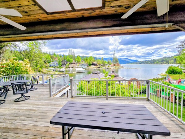 Outdoor dining - Private Lakefront Home, 7-1/2 BR, Private Dock (Bass Lake)