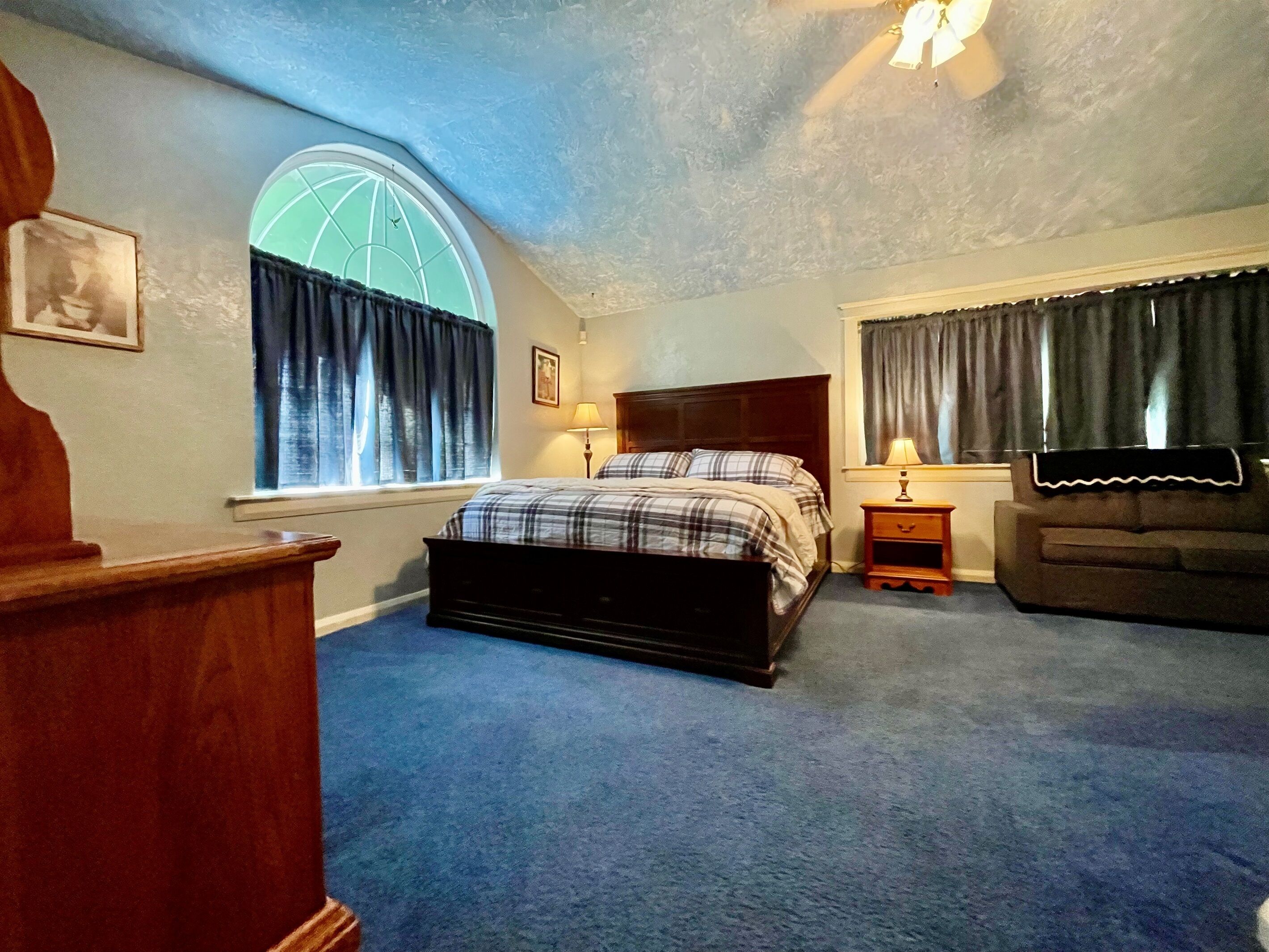 7 bedrooms, travel crib, free WiFi, bed sheets