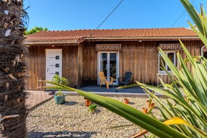 Exterior - Holiday Home 'Profitez Du Spa Toute L'année' with Private Terrace, Private Garden and Wi-Fi (La Teste-de-Buch)