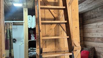 1 bedroom, desk, free WiFi, bed sheets