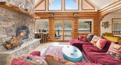 Whitefish lakefront escape on Skyles Lake w/Hot Tub + Dock