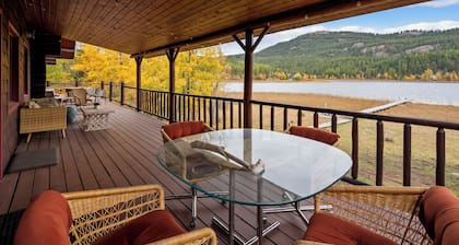 Whitefish lakefront escape on Skyles Lake w/Hot Tub + Dock