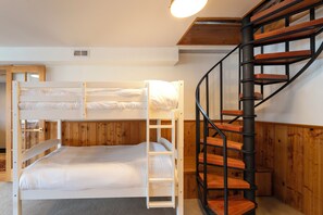 3 chambres, fer et planche à repasser, Wi-Fi, draps fournis