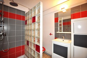 Bathroom - Vrbo Property (Leucate)