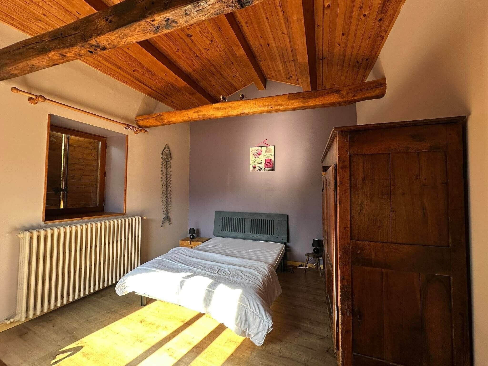 3 bedrooms, bed sheets
